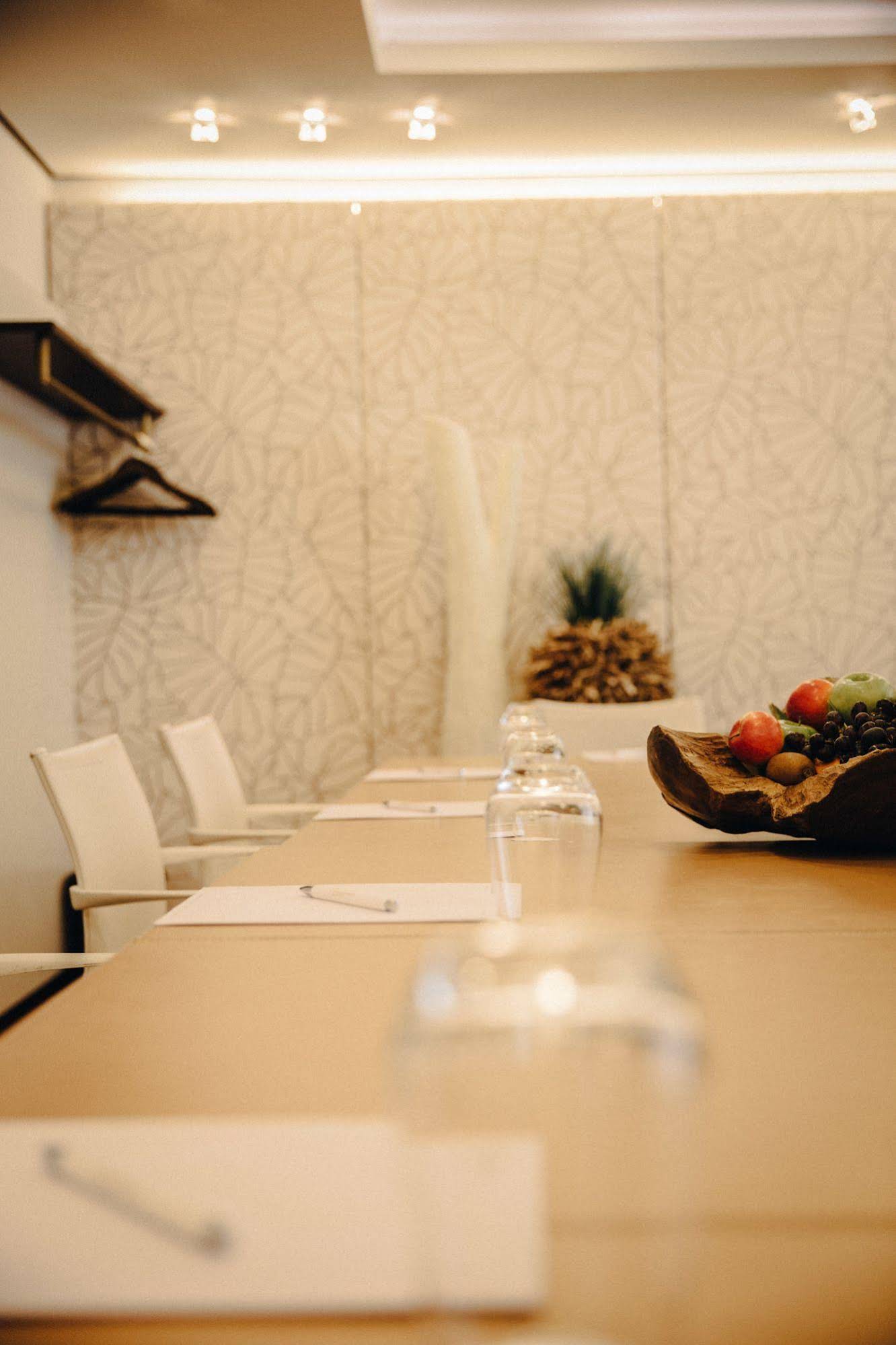 Iris Porsche Hotel & Restaurant