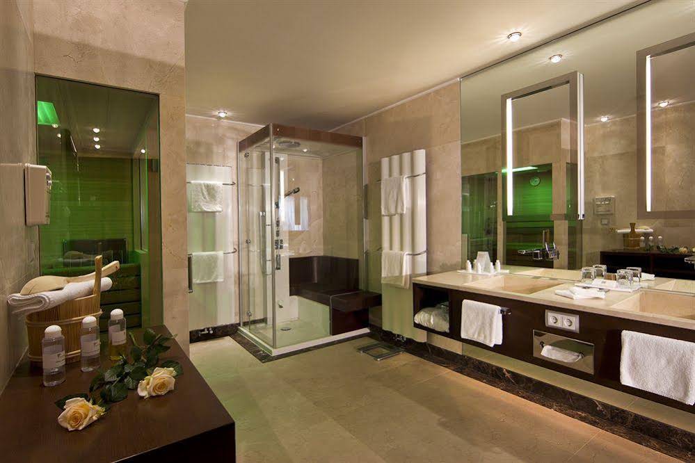 Iris Porsche Hotel & Restaurant