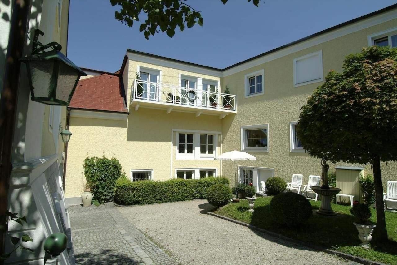 Biedermeier Hof