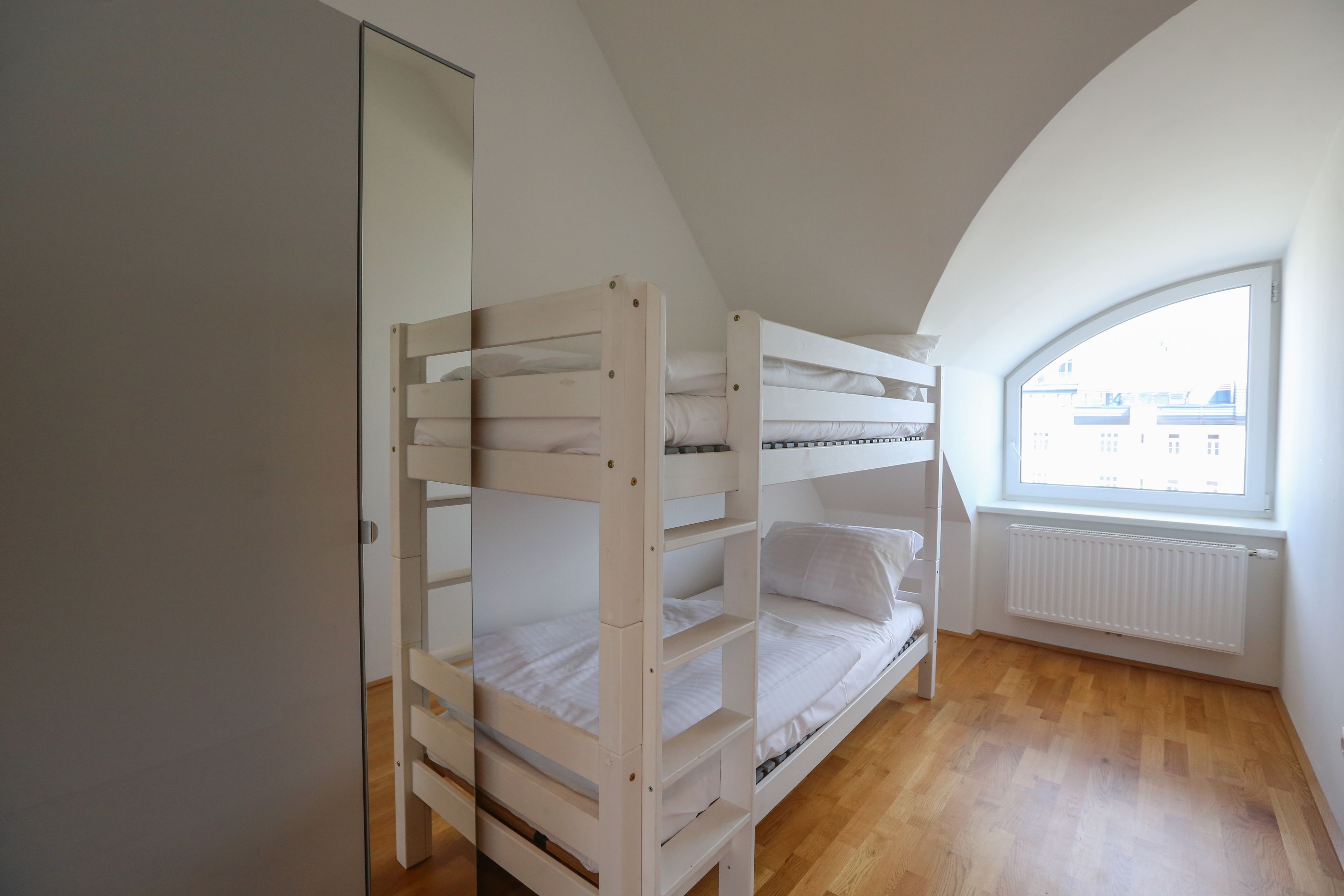 4 Beds & More Apartments