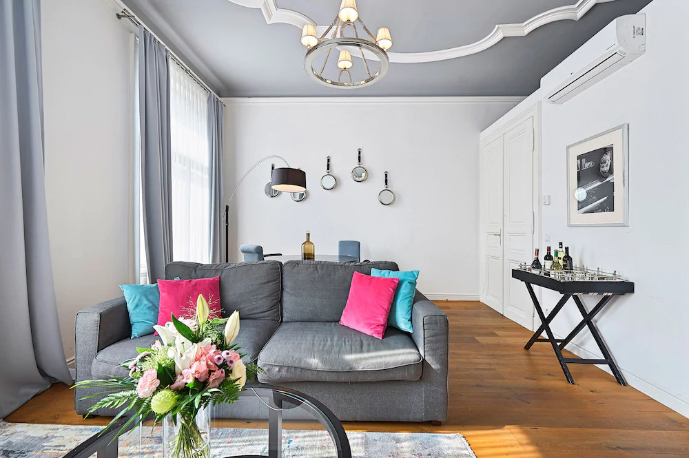 6 Rooms 1070
