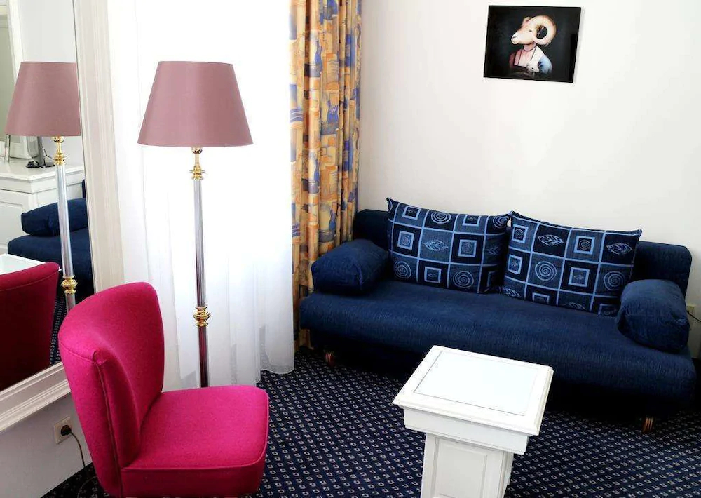 Self-Check-In Hotel Adlon