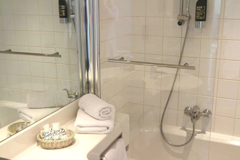 Self-Check-In Hotel Adlon