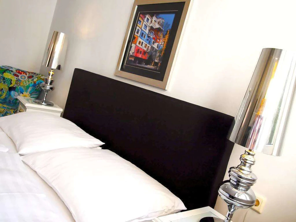 Self-Check-In Hotel Adlon