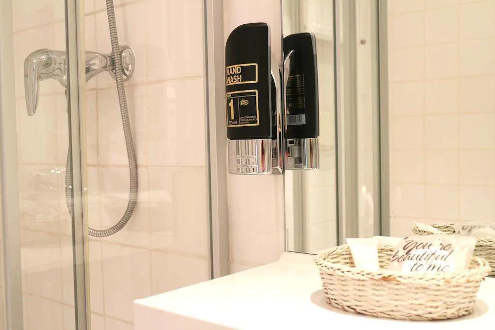 Self-Check-In Hotel Adlon