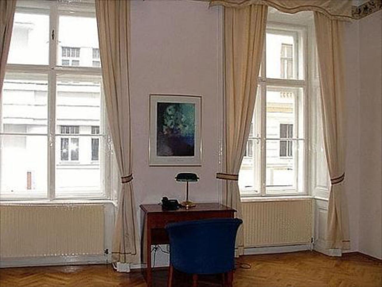 Carlton Suites