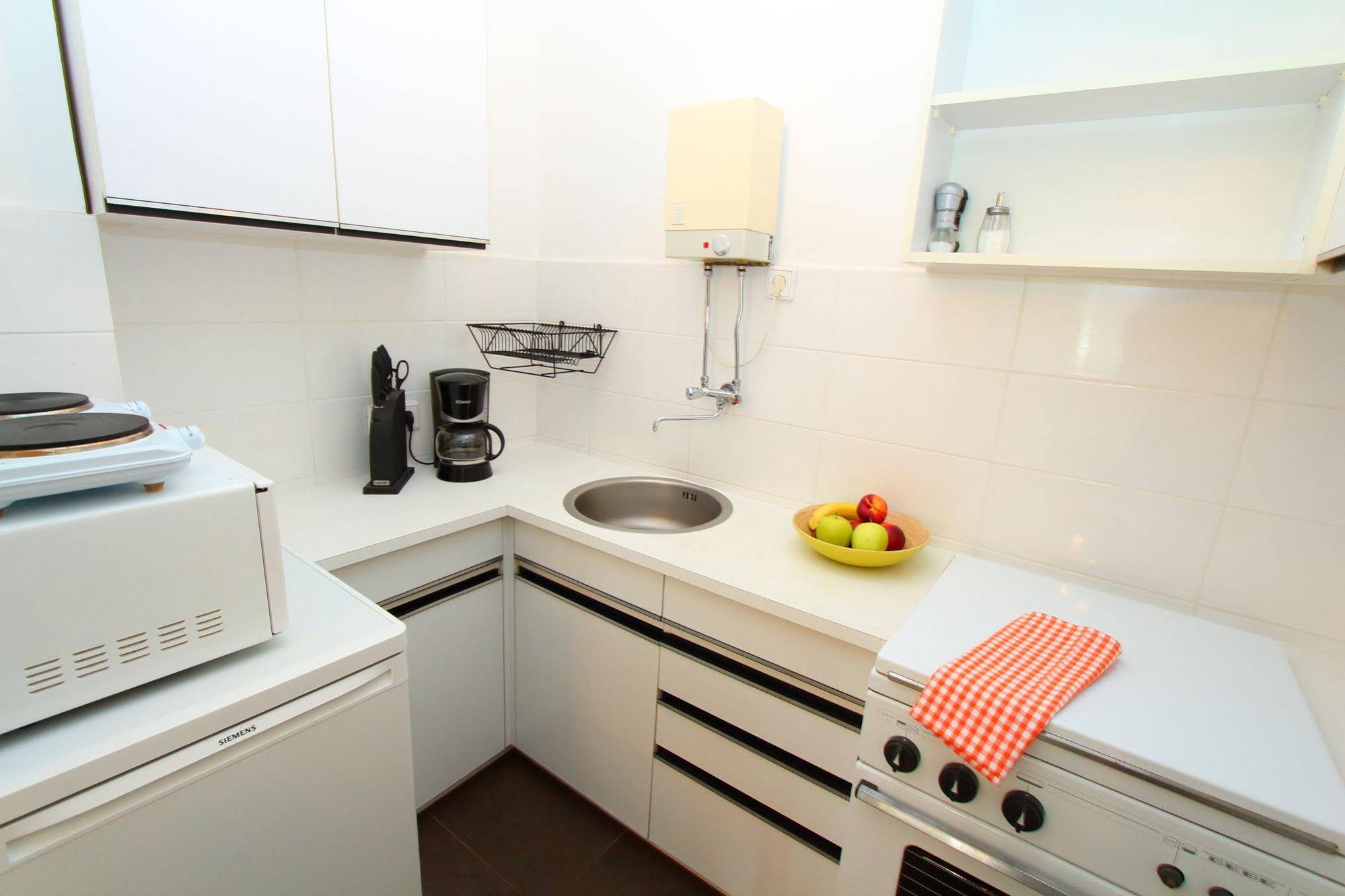 CheckVienna - Apartment Kriehubergasse