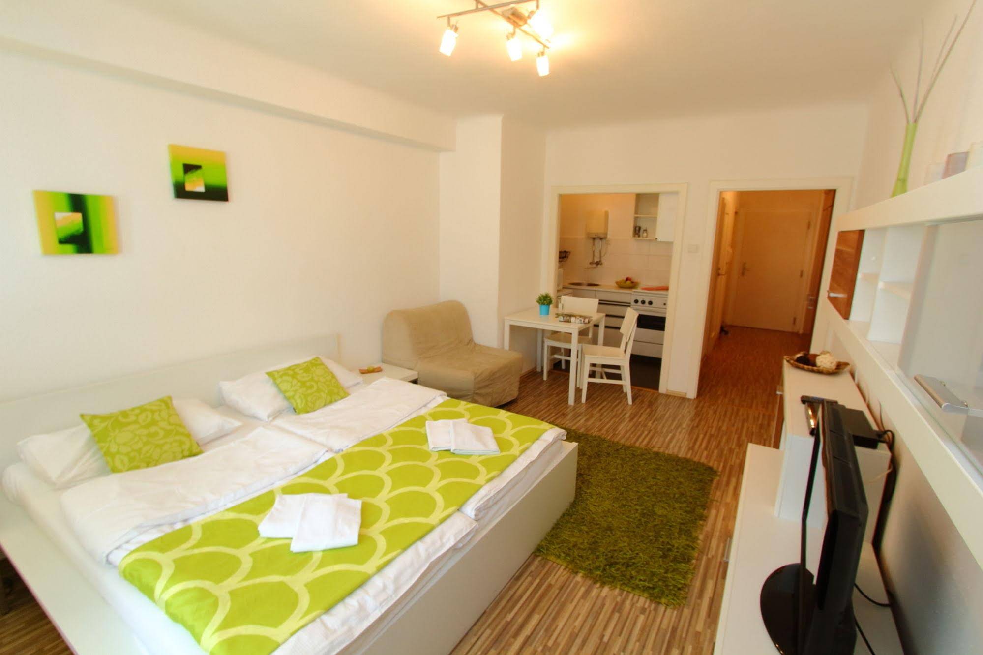 CheckVienna - Apartment Kriehubergasse