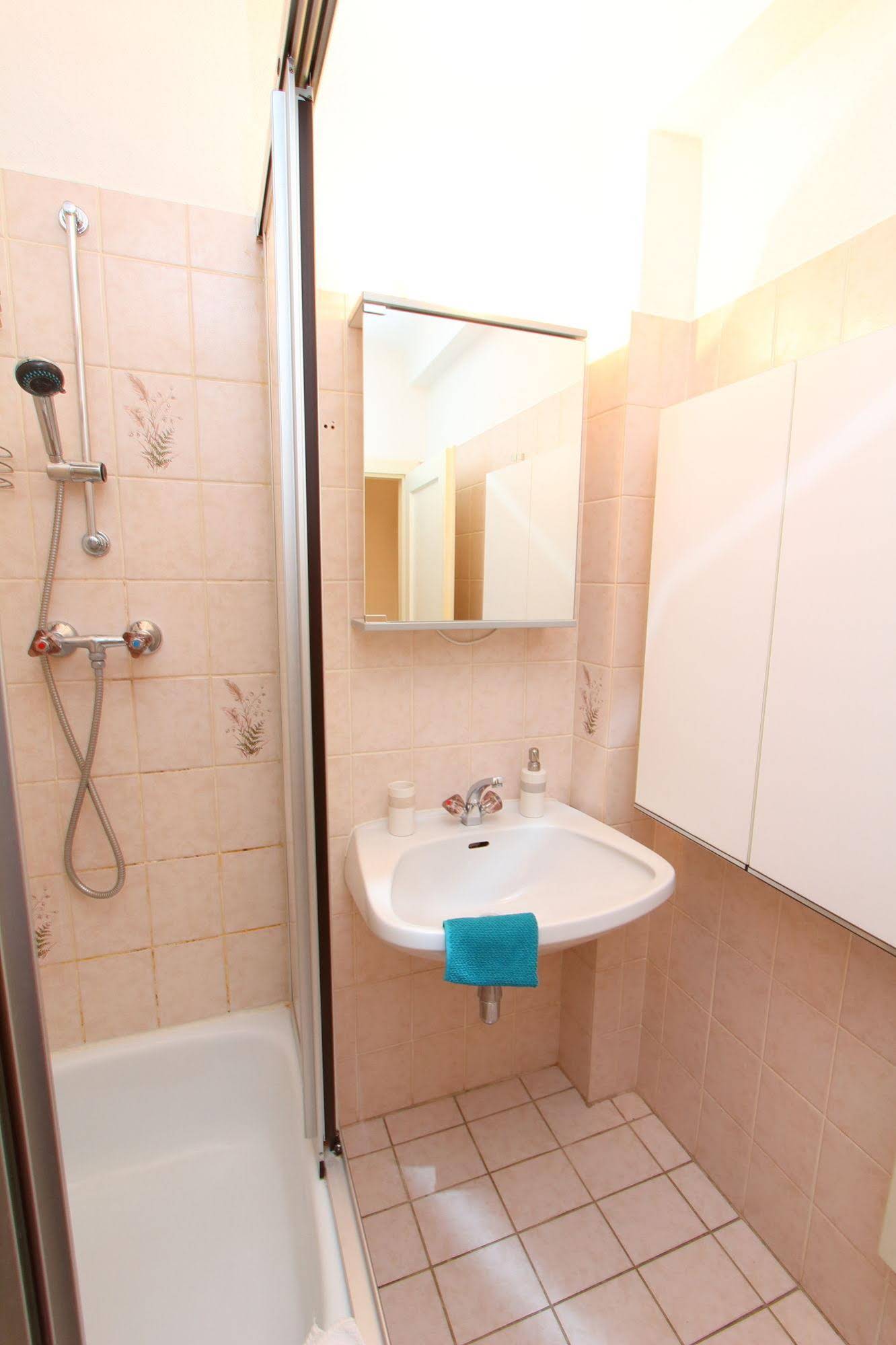 CheckVienna - Apartment Kriehubergasse
