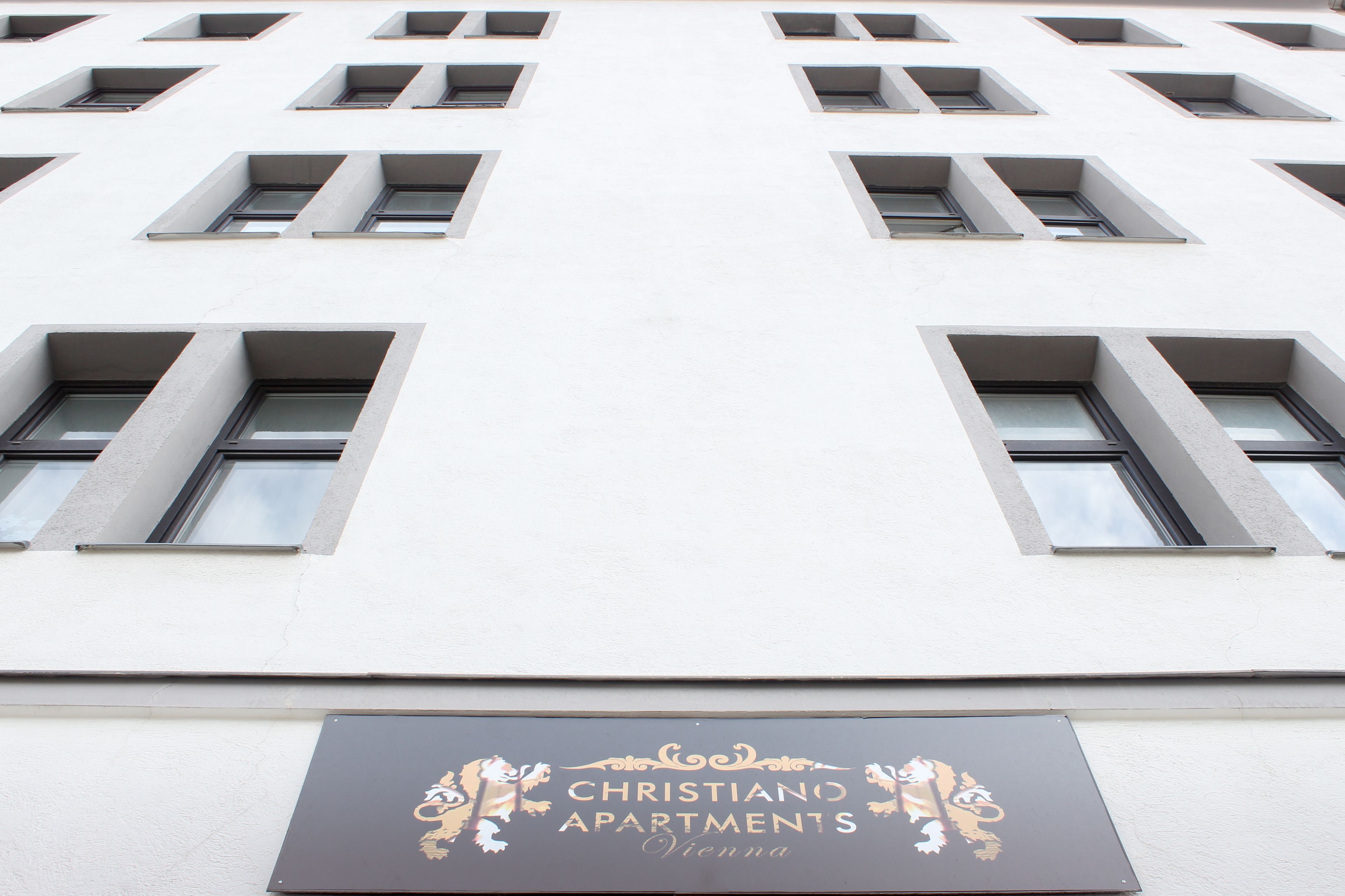Christiano Apartments