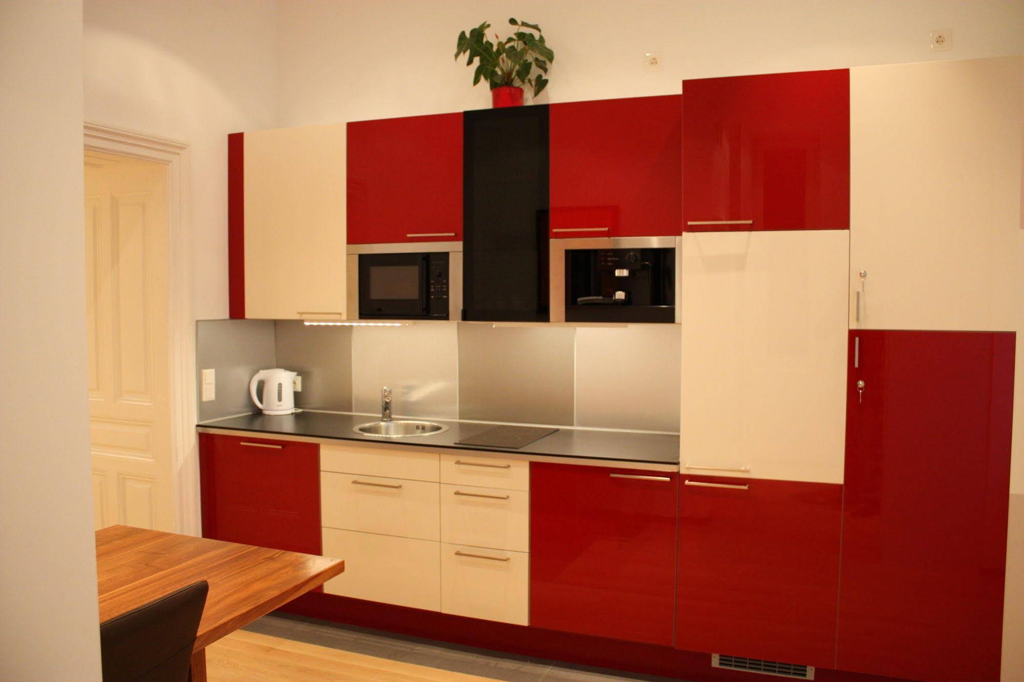 GoVienna Opera Apartment