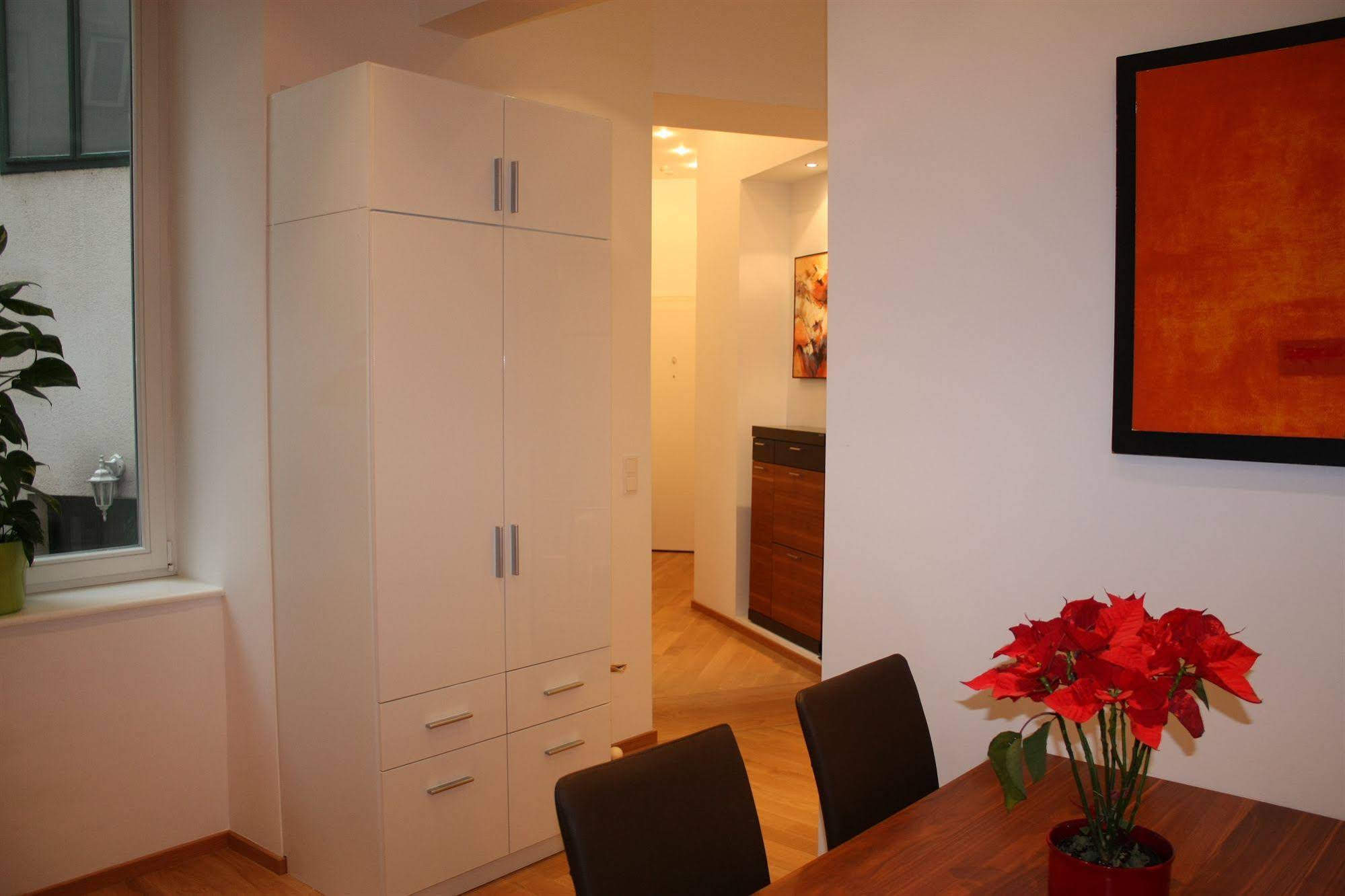 GoVienna Opera Apartment
