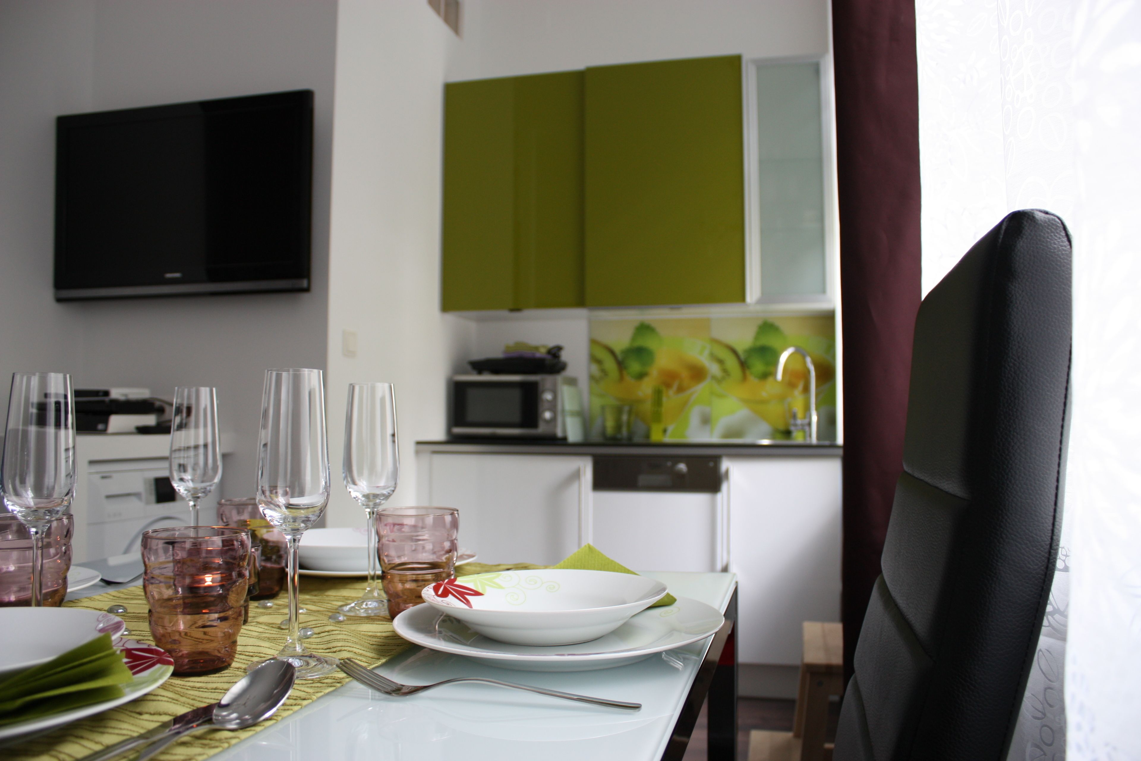 GoVienna Small Modern Apartment