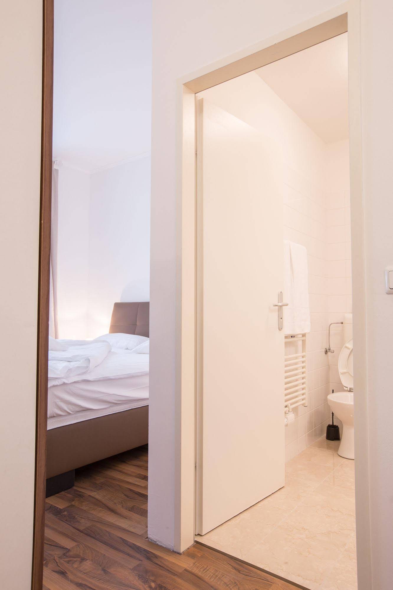 Grand Central Studio Apartments