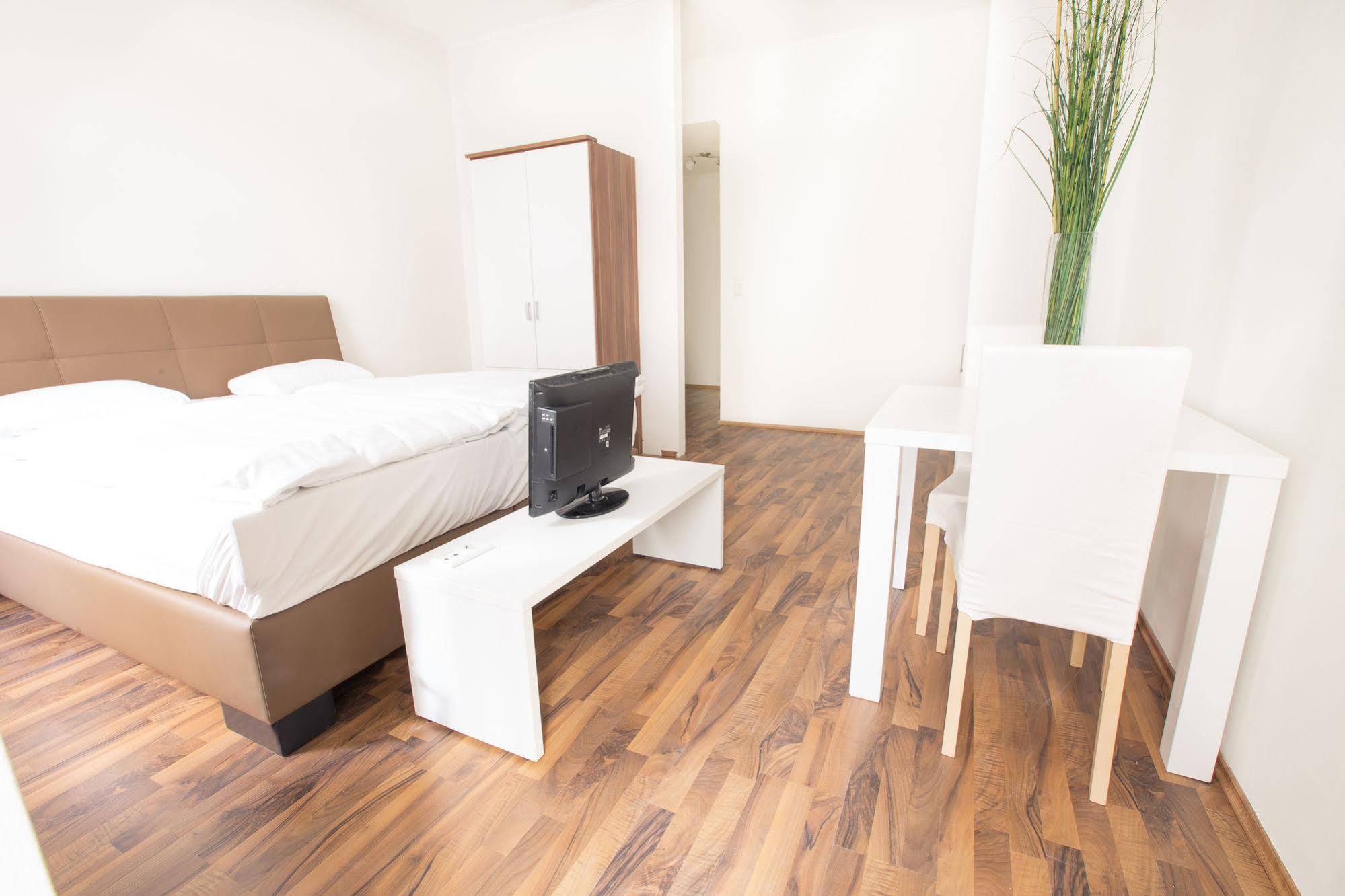 Grand Central Studio Apartments