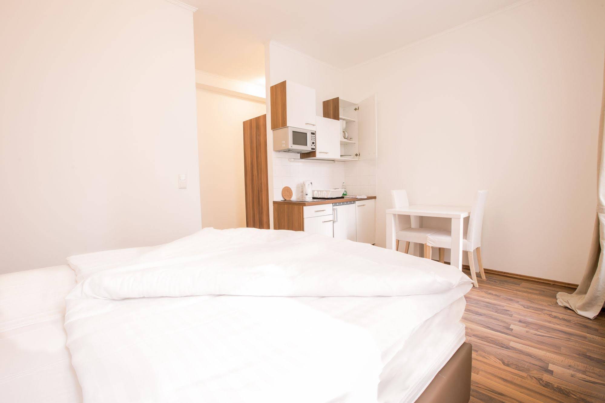 Grand Central Studio Apartments
