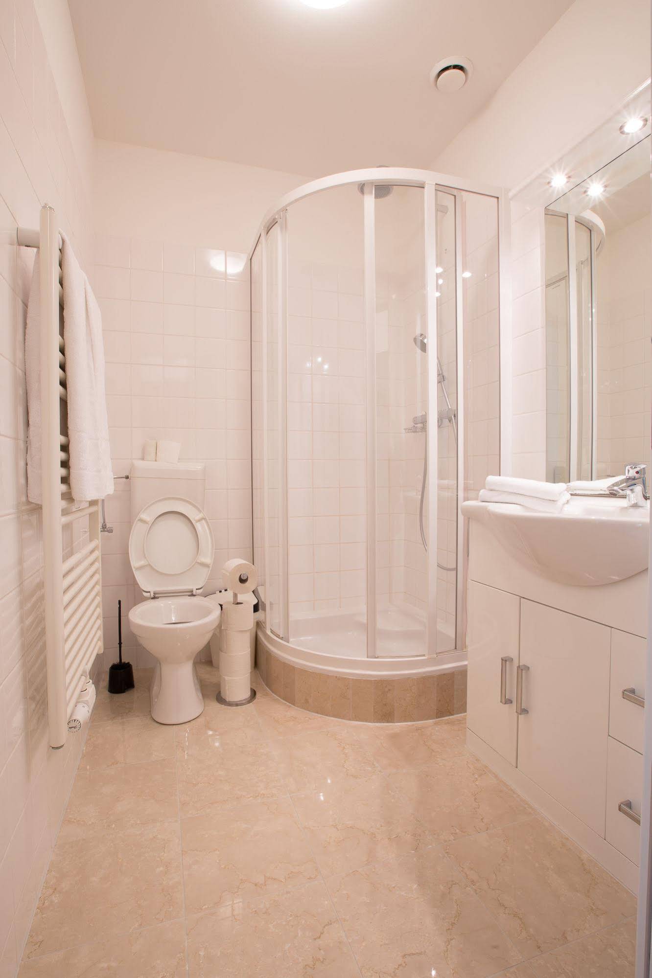 Grand Central Studio Apartments