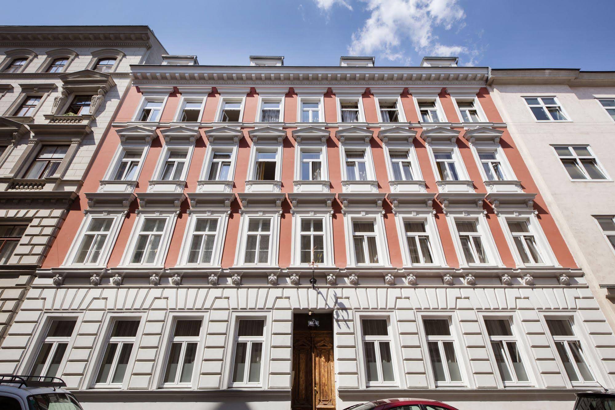 Hahn Apartment