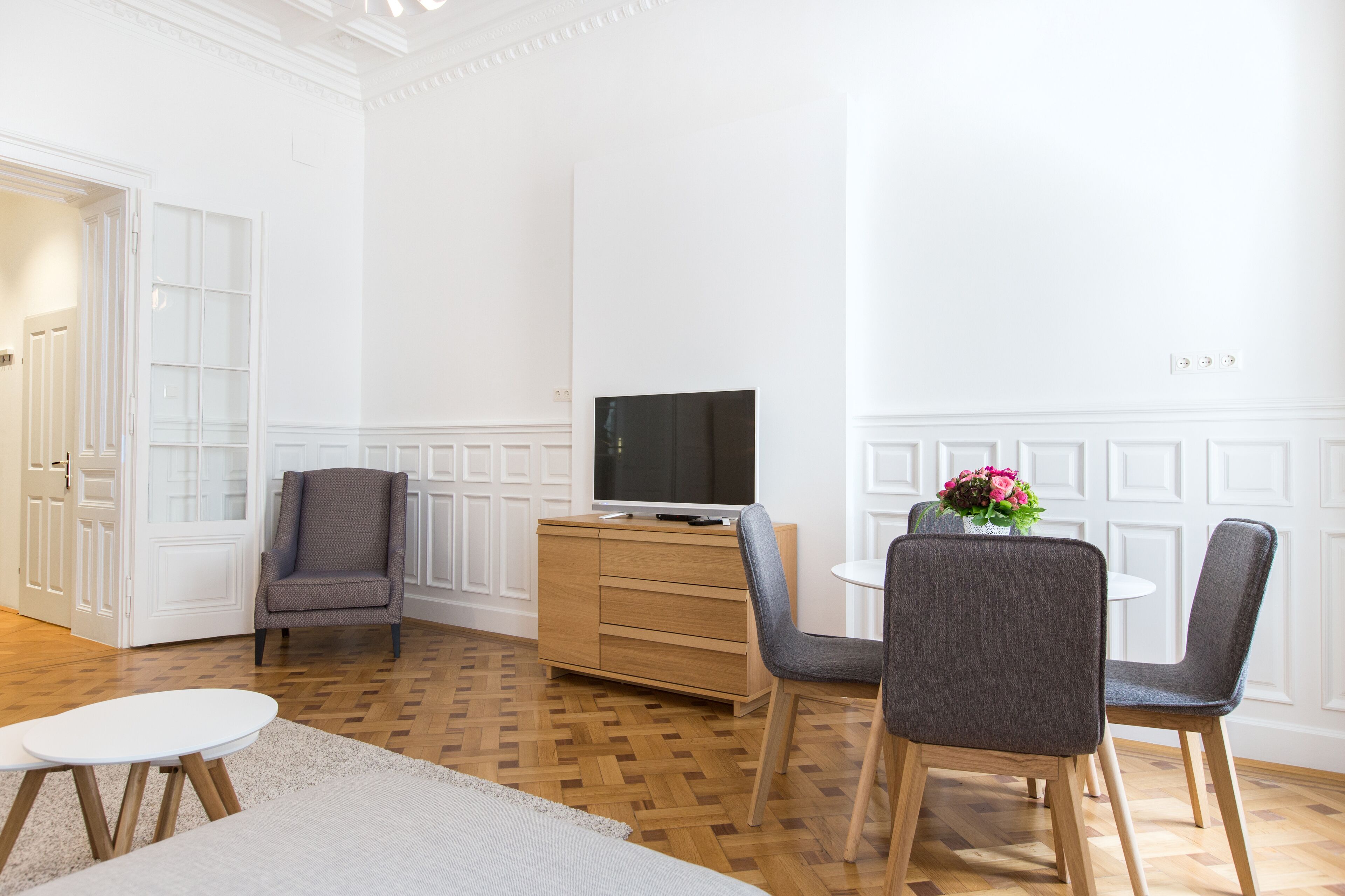 HeyMi Apartments