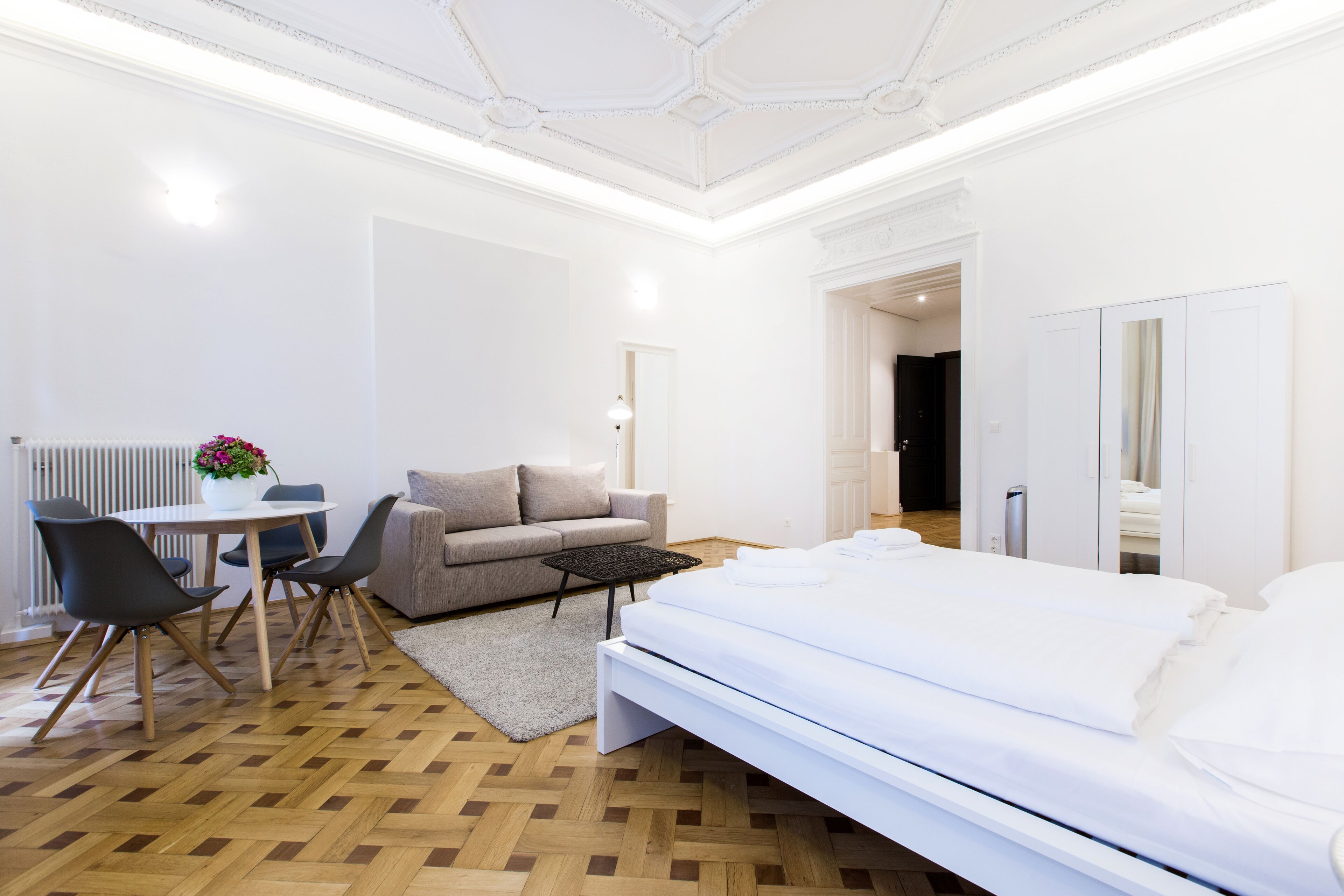 HeyMi Apartments