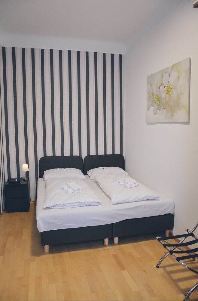 Jl Apartments