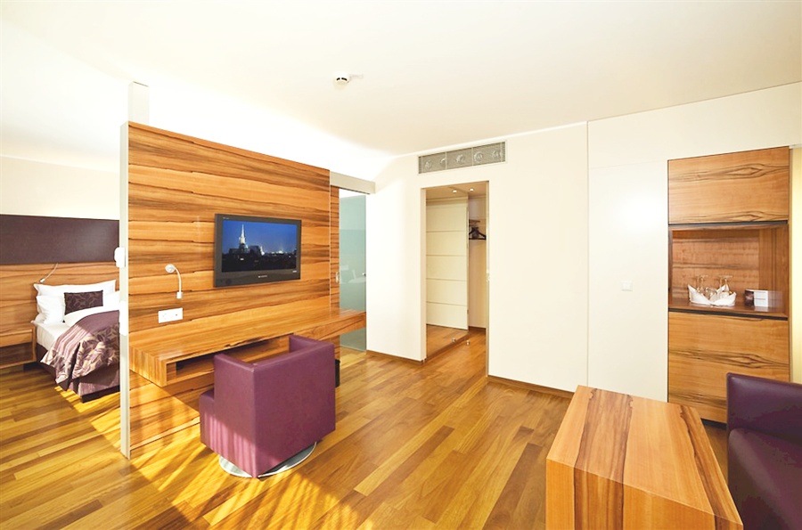 Pakat Suites