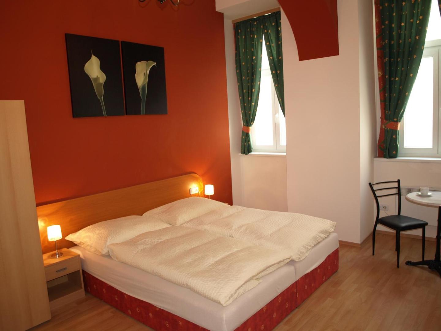 Pension Tal Studios