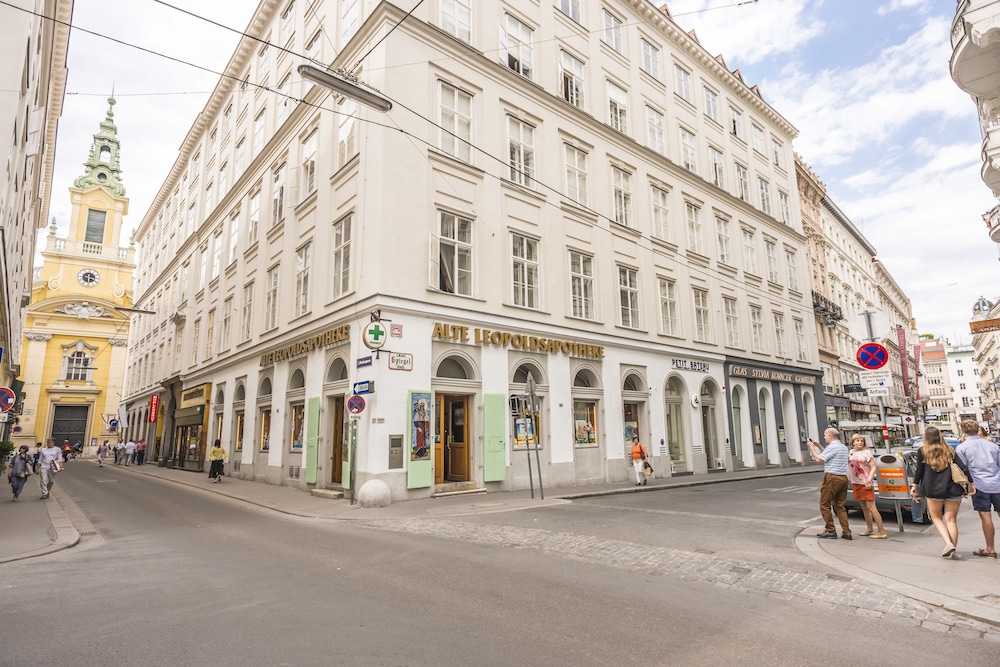 Senator Suite Stephansplatz by Welcome2vienna