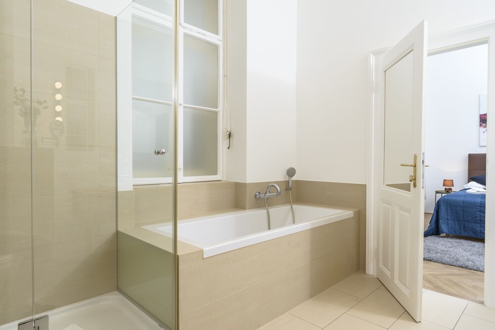 Senator Suite Stephansplatz by Welcome2vienna