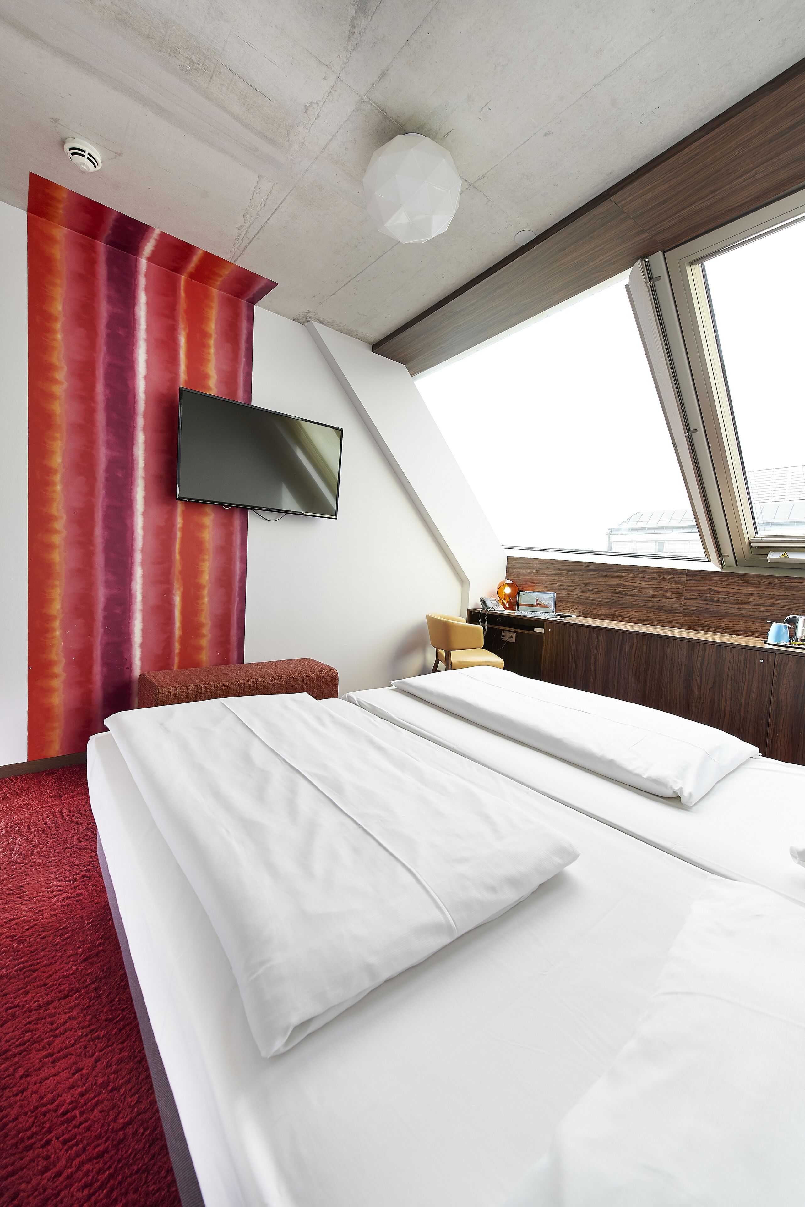 SIMM's Hotel