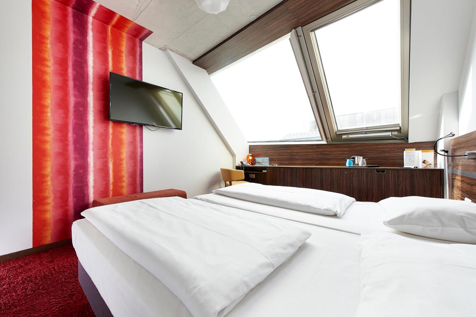 SIMM's Hotel