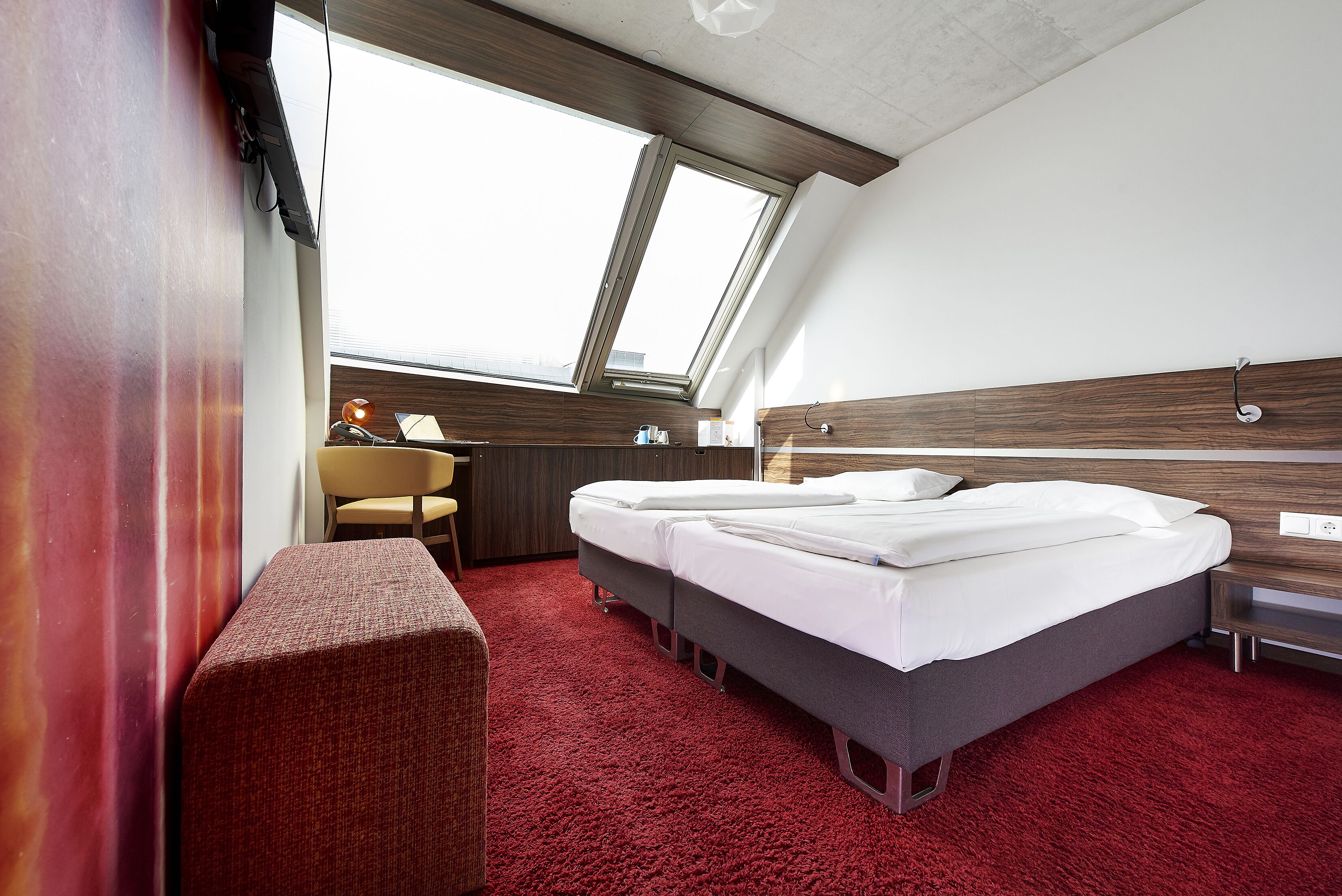 SIMM's Hotel