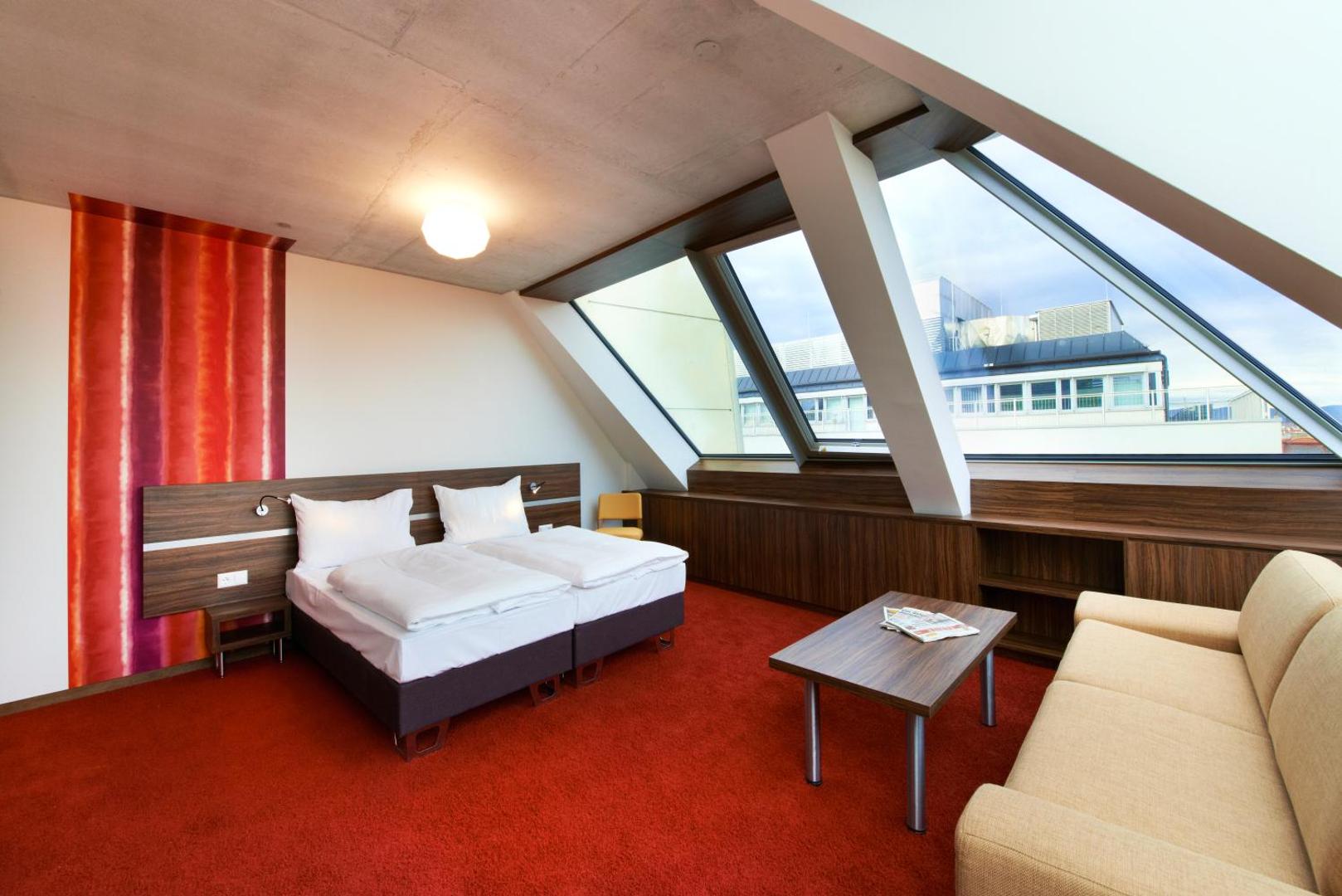 SIMM's Hotel
