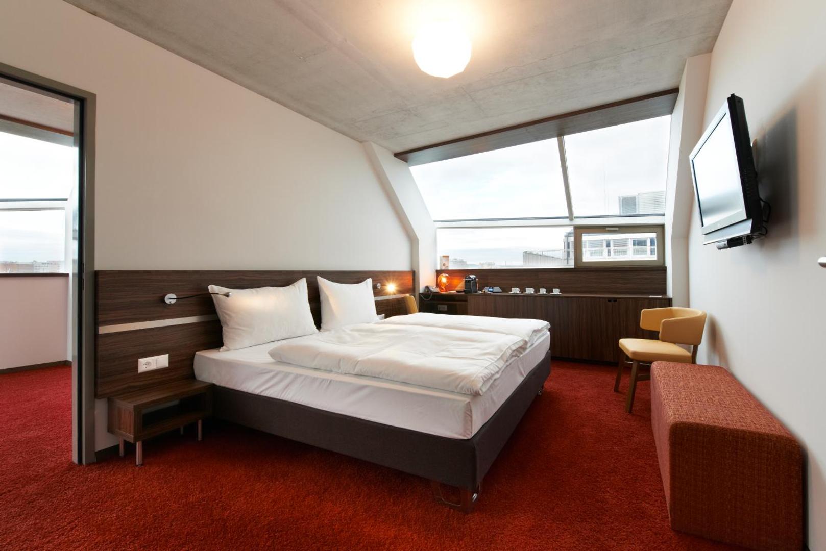 SIMM's Hotel