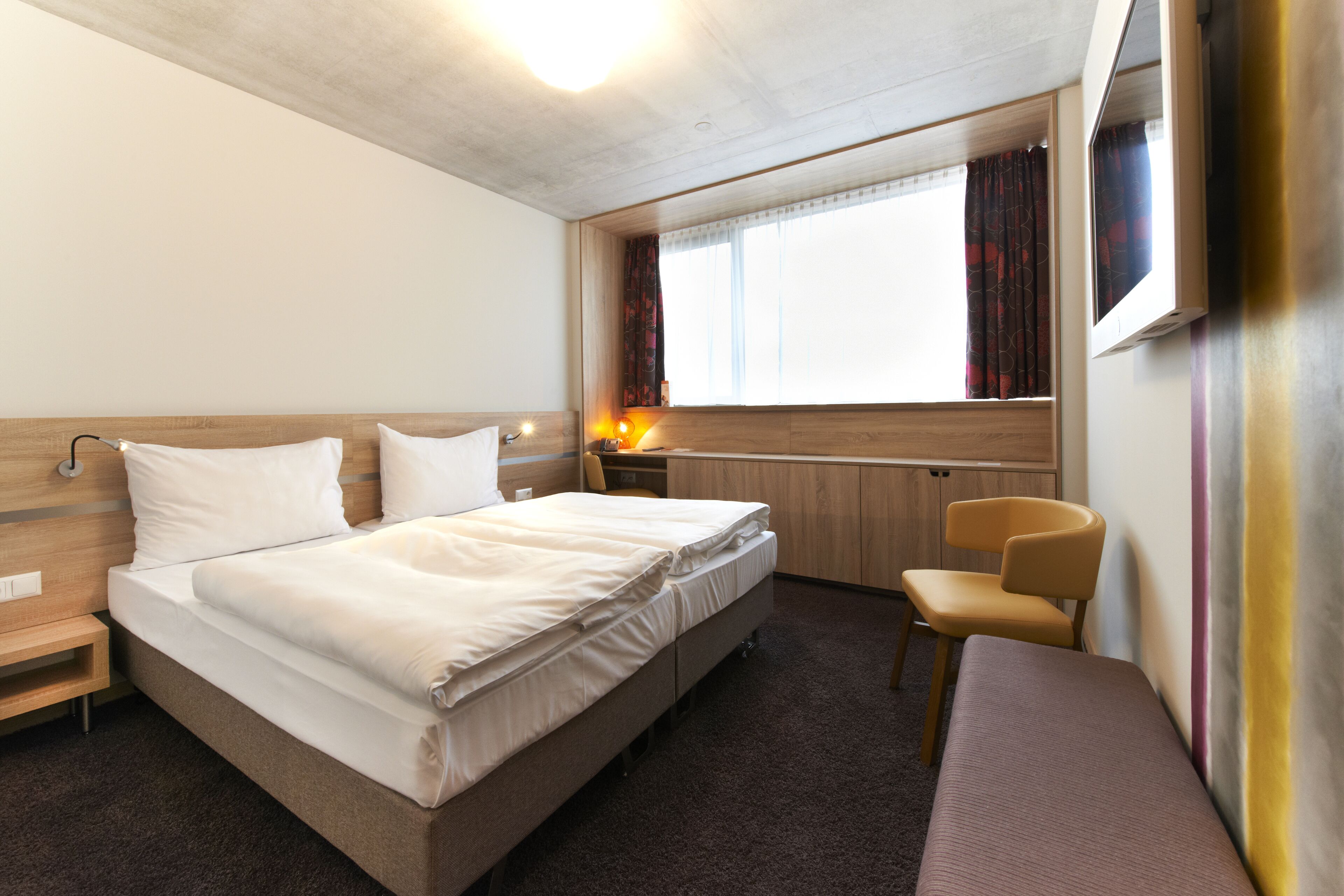 SIMM's Hotel