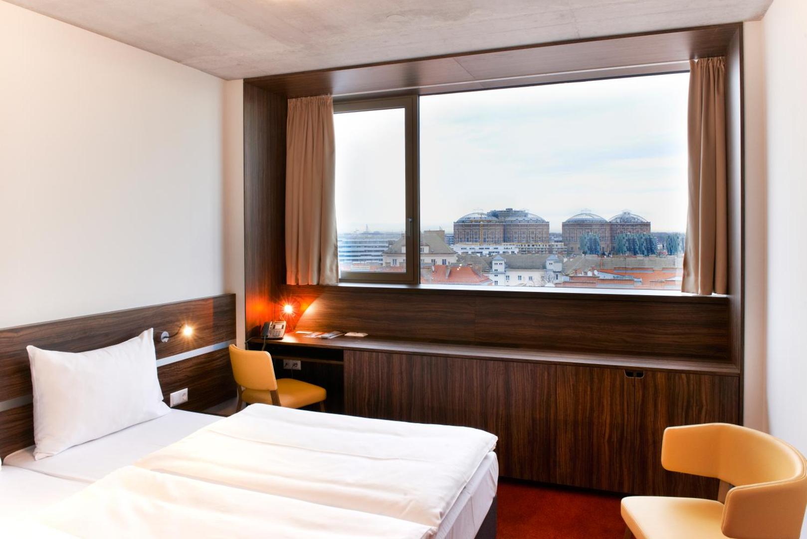 SIMM's Hotel