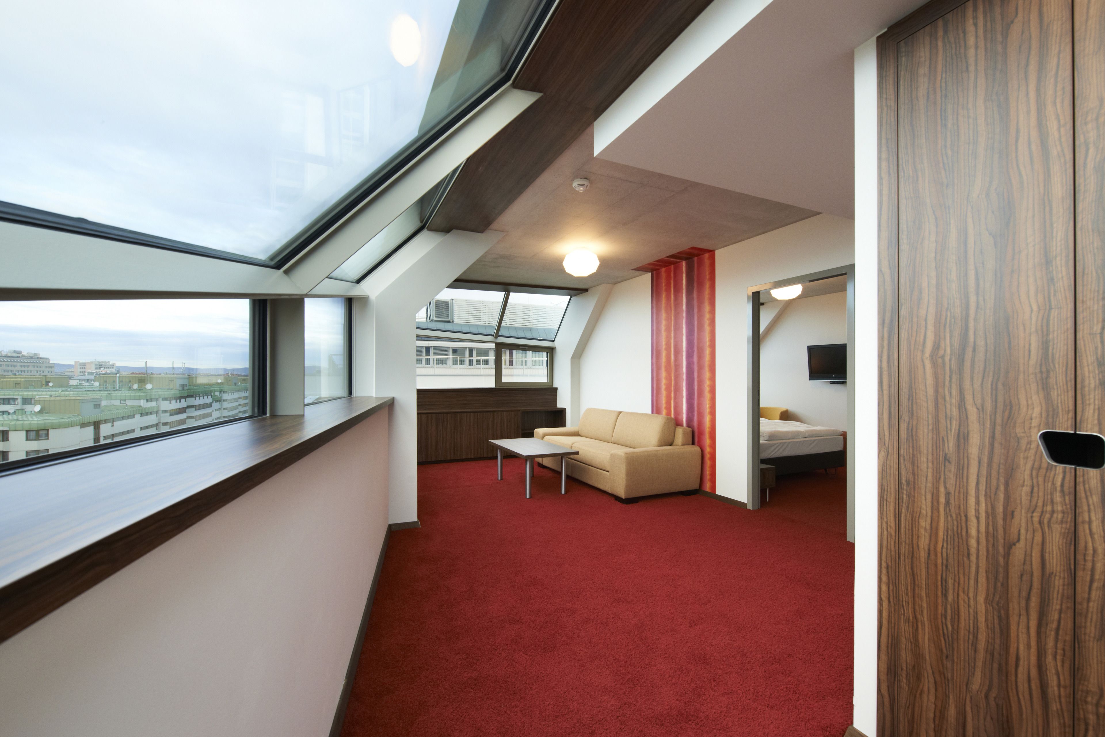 SIMM's Hotel
