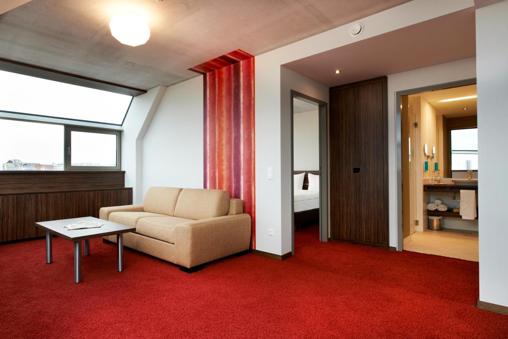 SIMM's Hotel