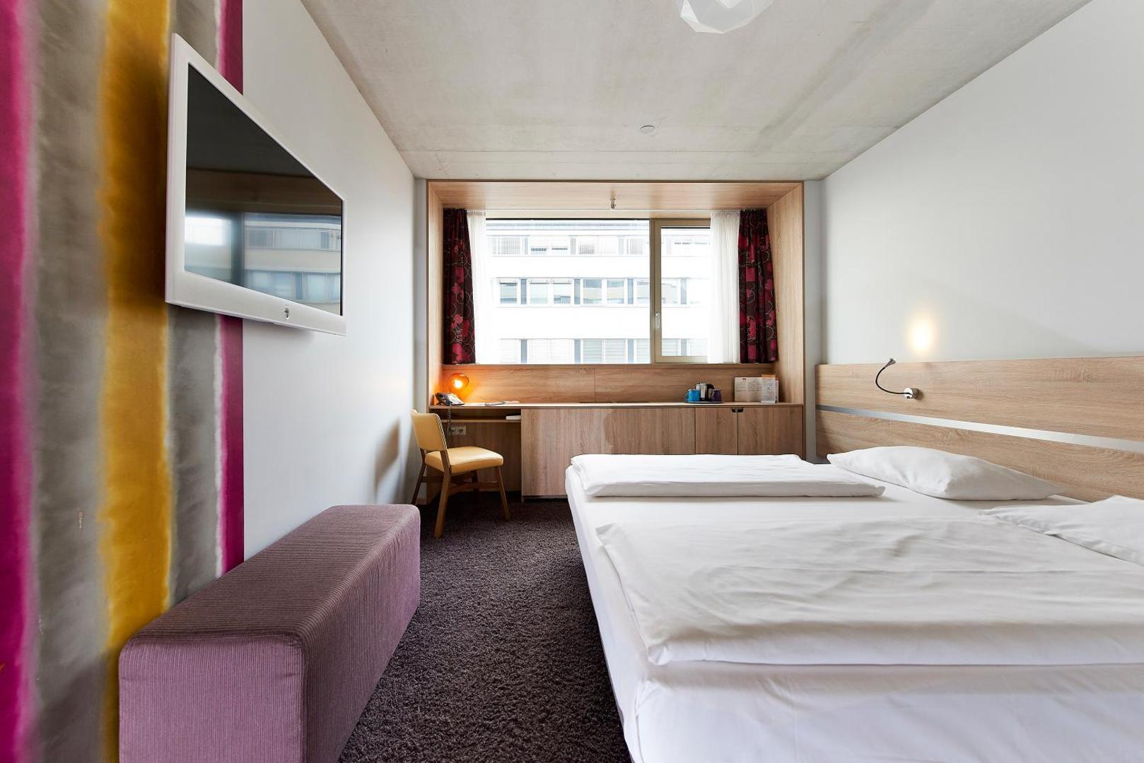 SIMM's Hotel