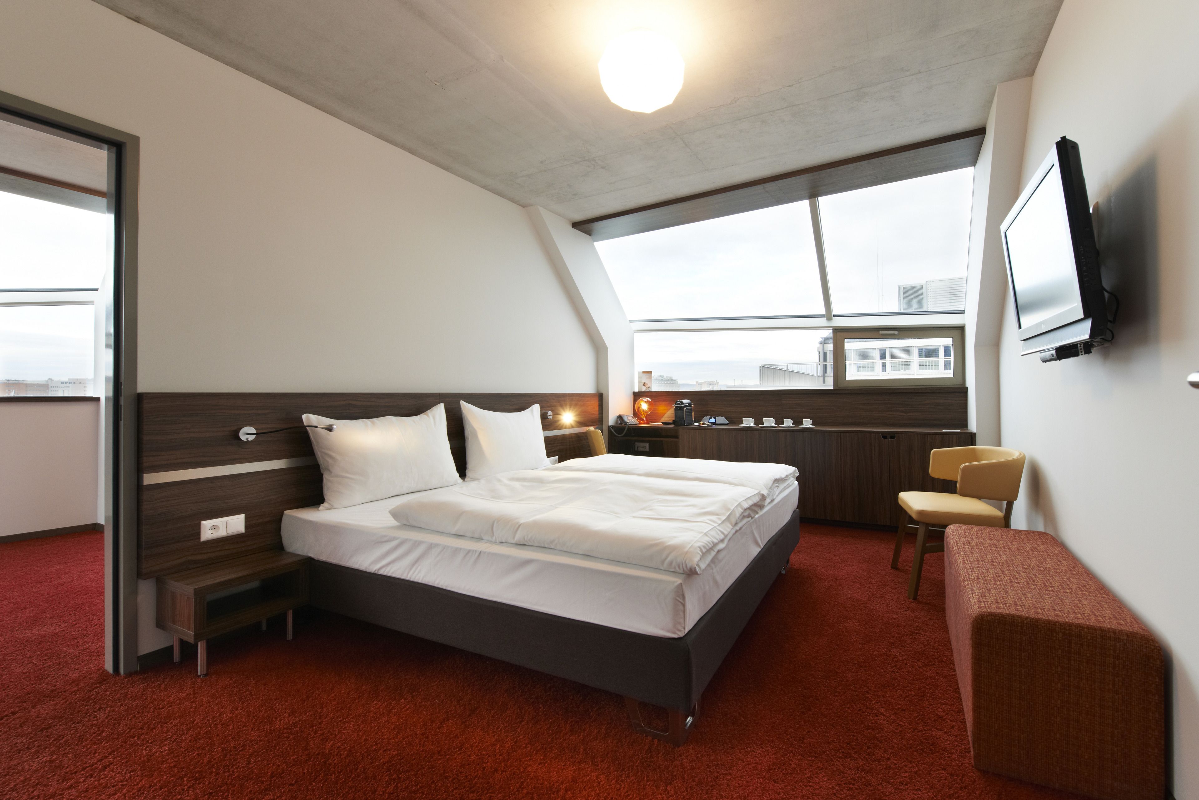 SIMM's Hotel