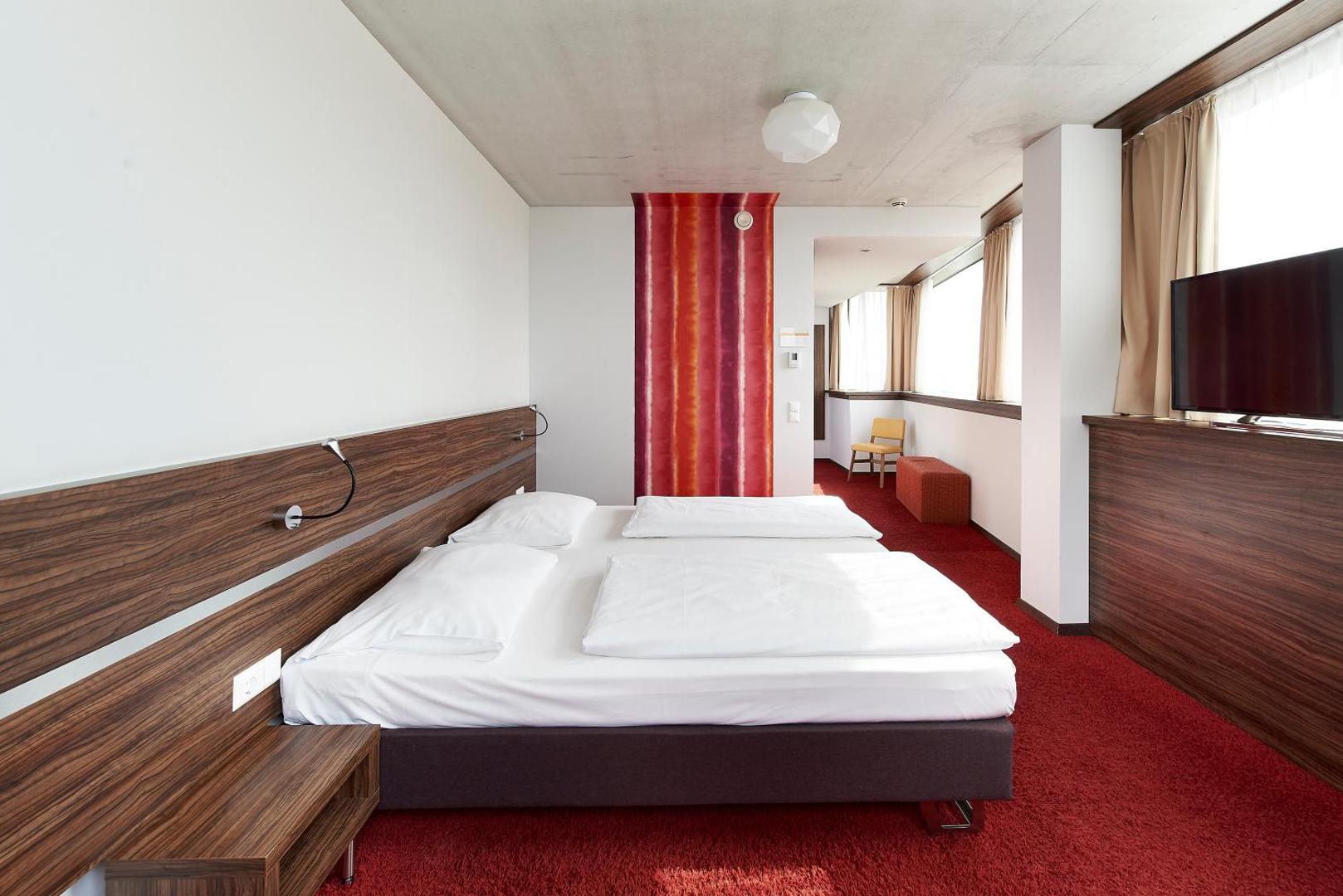 SIMM's Hotel
