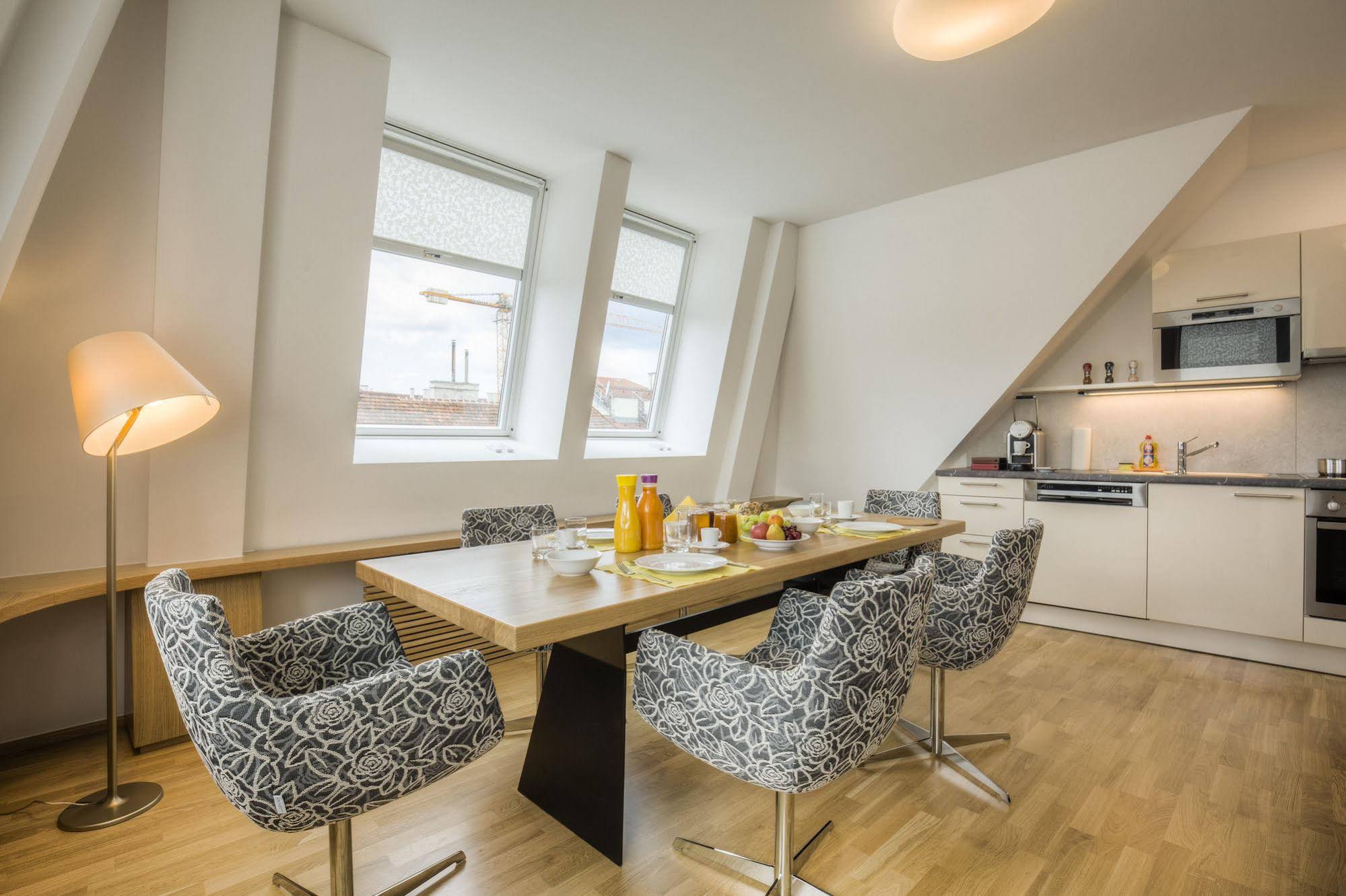Vienna Grand Apartments City