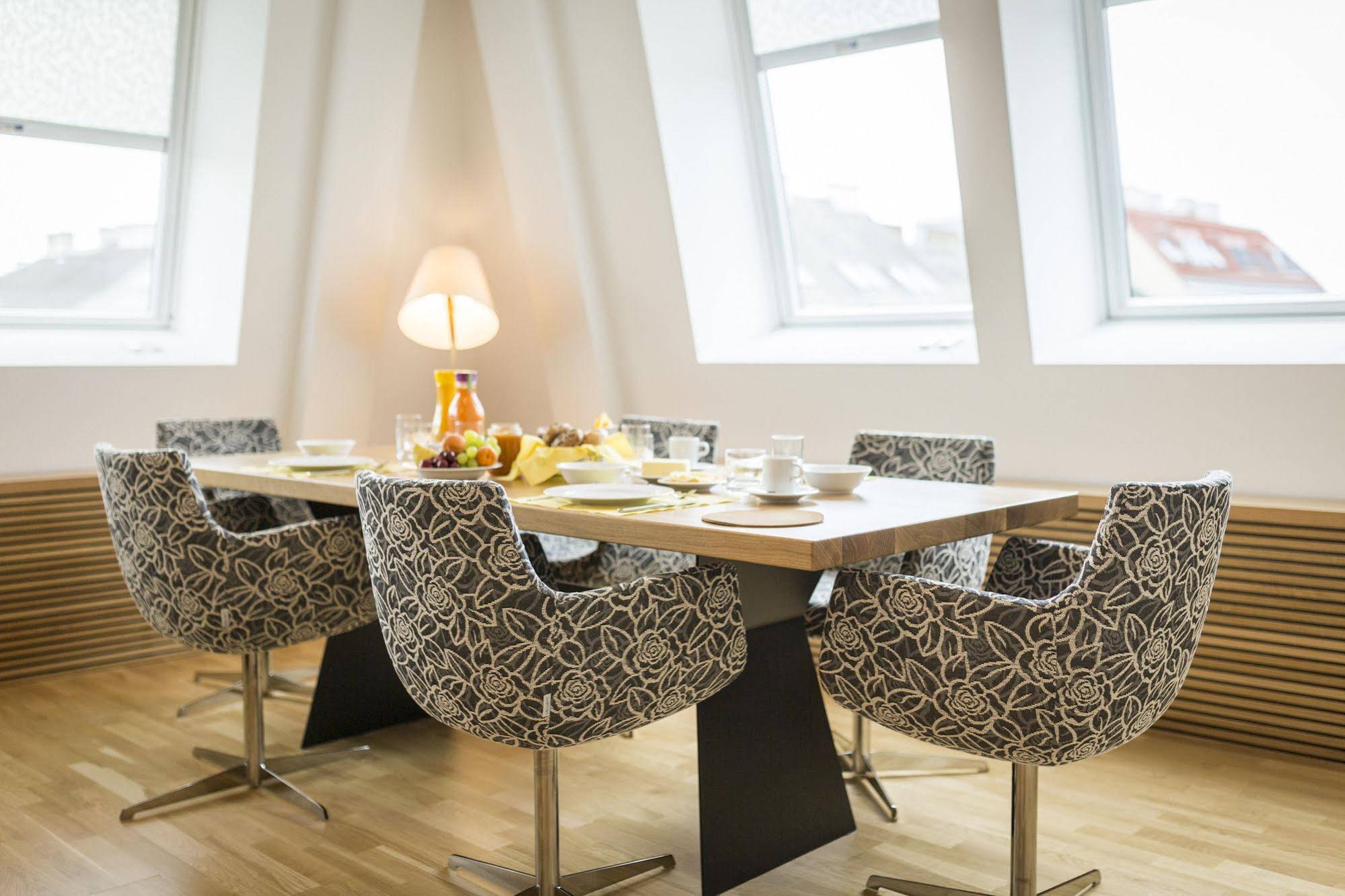 Vienna Grand Apartments City