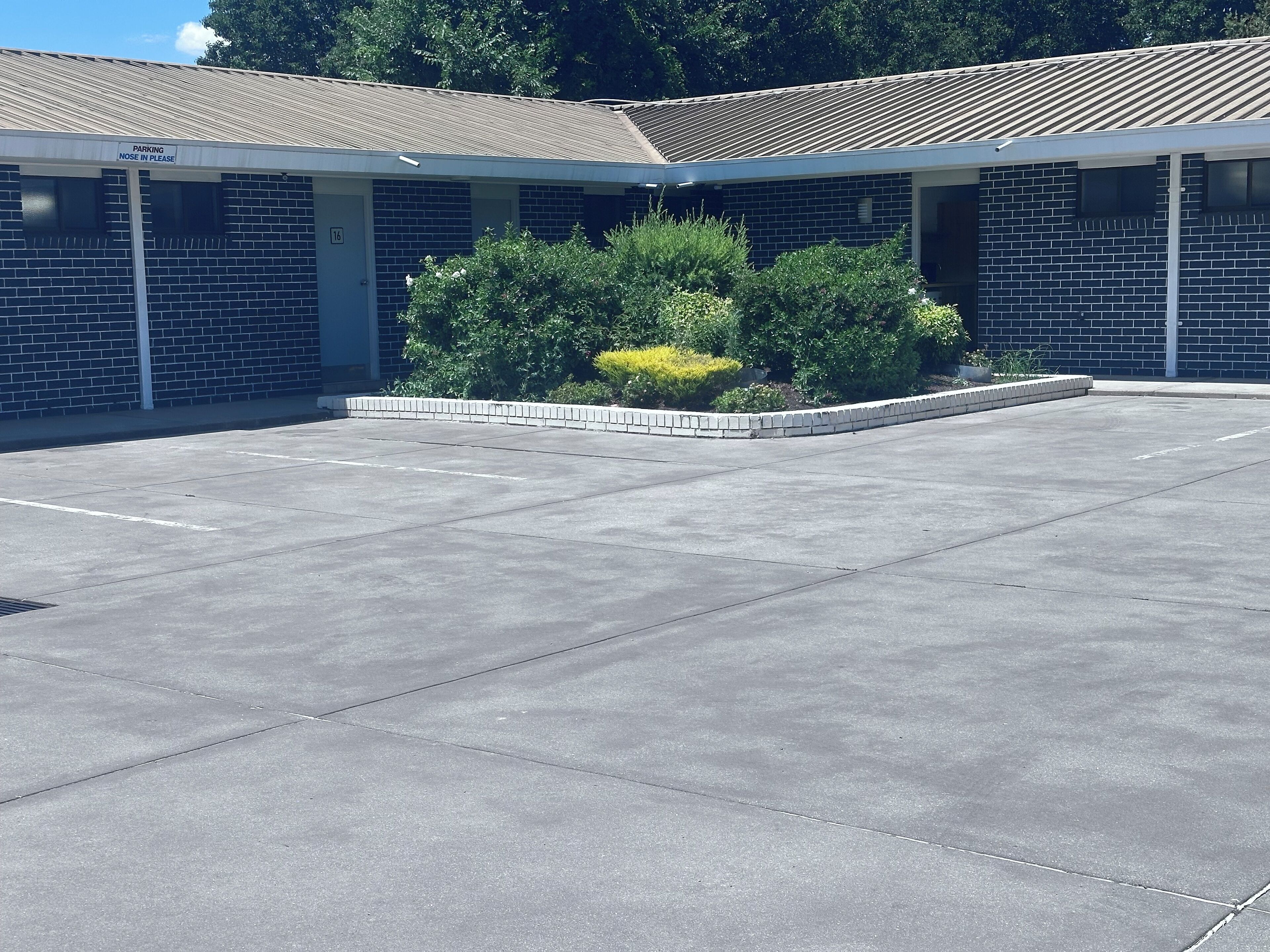 Garden Court Motel