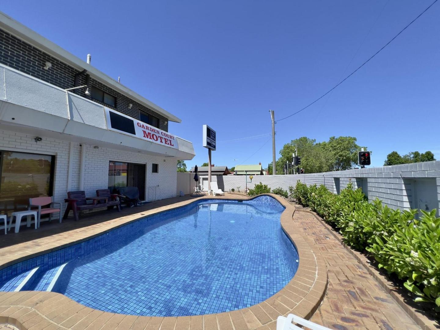 Garden Court Motel