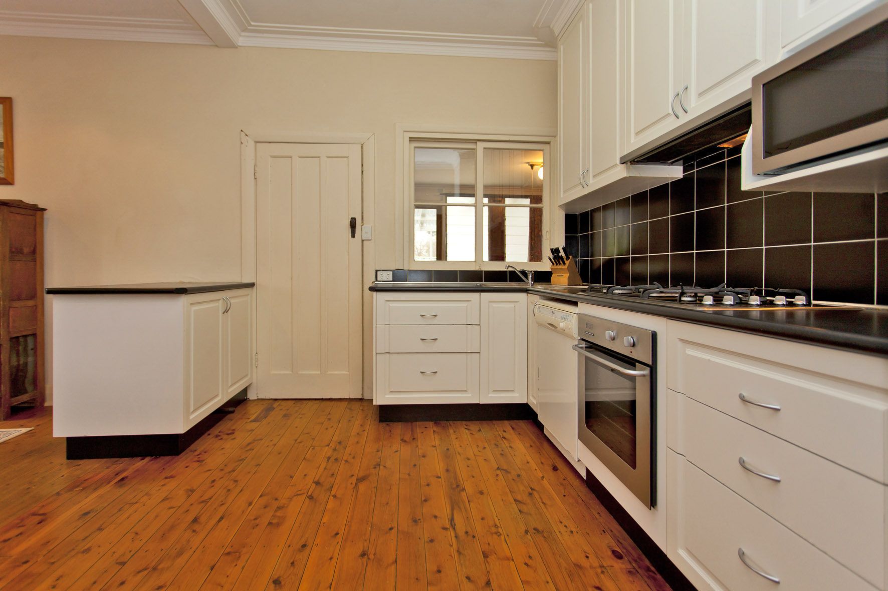 Red Brick Beauty Central Cottage