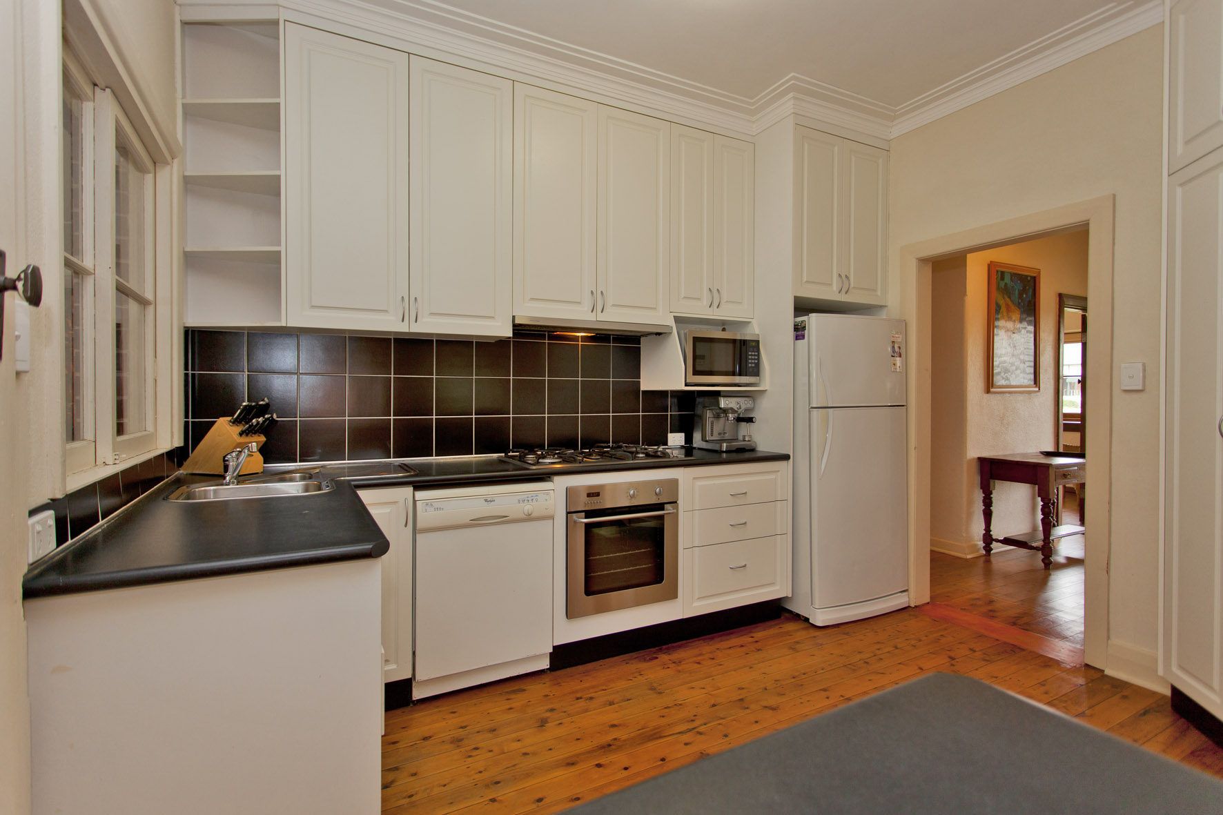 Red Brick Beauty Central Cottage