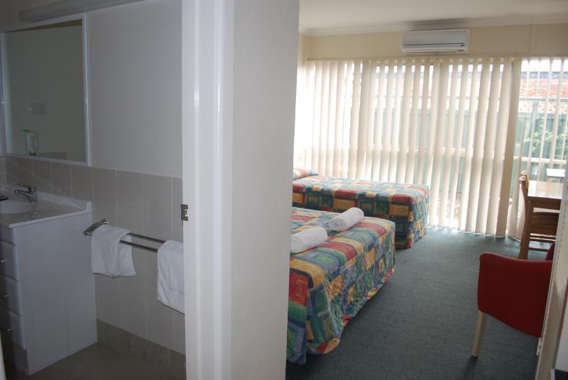 The Hume Inn Motel