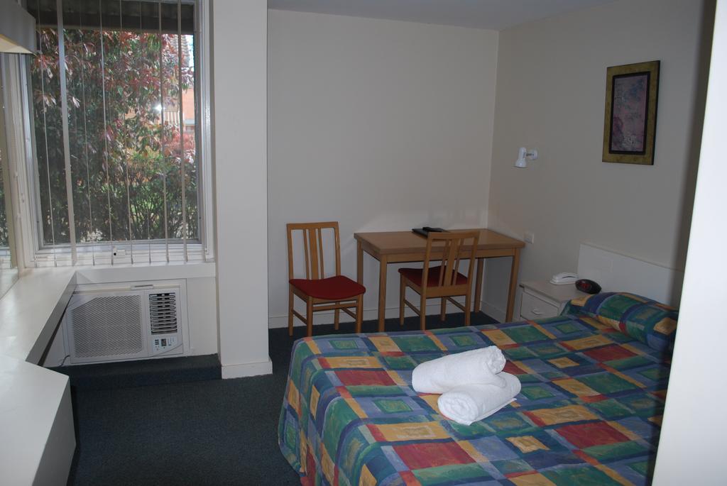 The Hume Inn Motel