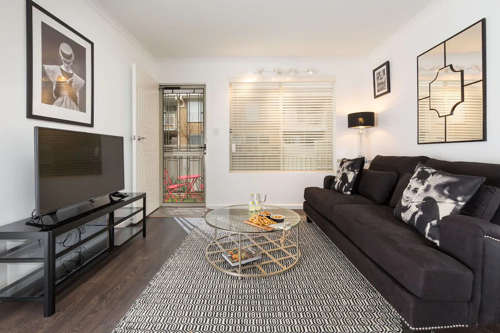 The Manhattan - Central & Sophisticated